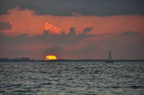 Nosso último e inesquecível pôr-do-sol em Isla Mujeres, no litoral sul do México, do lado do Caribe